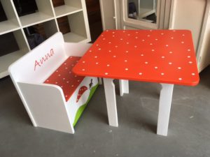 kindermeubelsetje tafel en opbergbankje