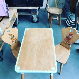 tafelsetje met 2 stoeltjes